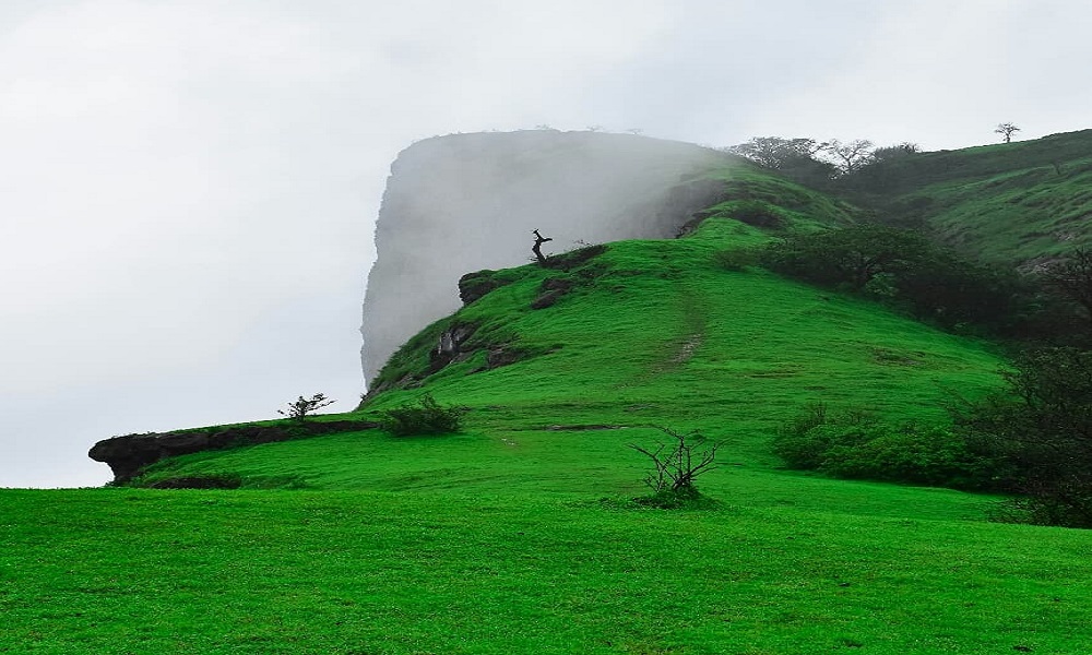 Being a hill station, Lonavala has numerous vantage points, and Duke's Nose is an incredible viewpoint that has been named after the Duke of Wellington thanks to the resemblance in shape.