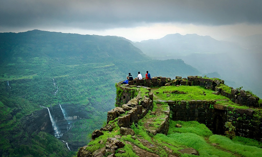 The most popular place to visit in Lonavala is Rajmachi Fort. One of the best places which offer stunning scenery. The Best time to visit is during the rainy season. It offers magnificent views of the Western Ghats and Shirota Dam.