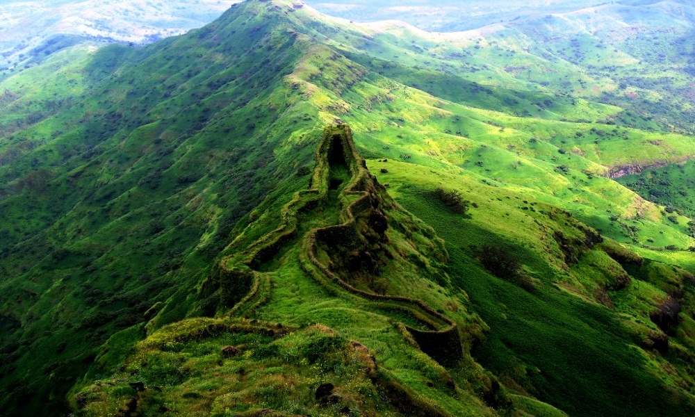 Tikona Fort, a preferred historical site of the Maratha empire, acquired its name due to its triangular shape and is perched at the height of 1066 meters above water level.